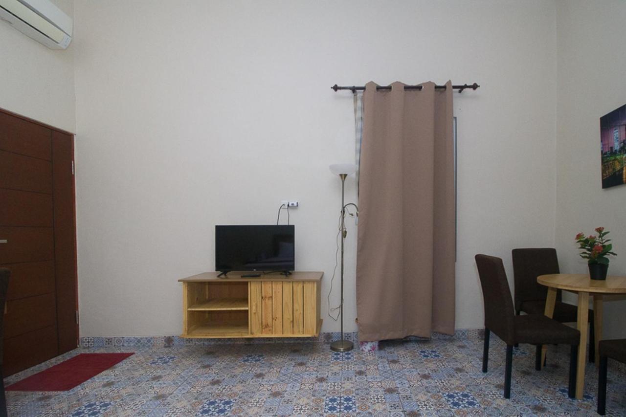 Reddoorz Plus Syariah Near Alun Alun Sampang Sampang  Exterior photo