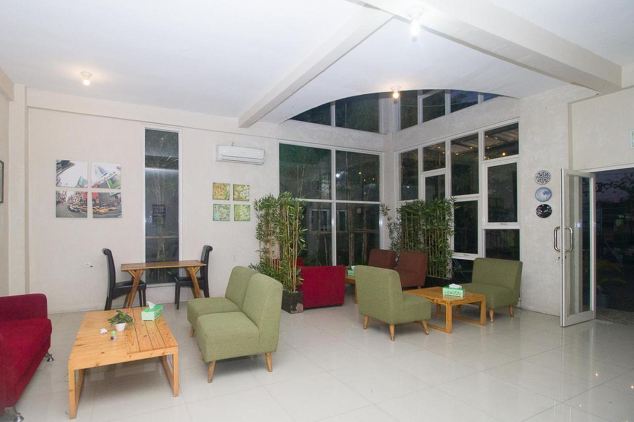 Reddoorz Plus Syariah Near Alun Alun Sampang Sampang  Exterior photo