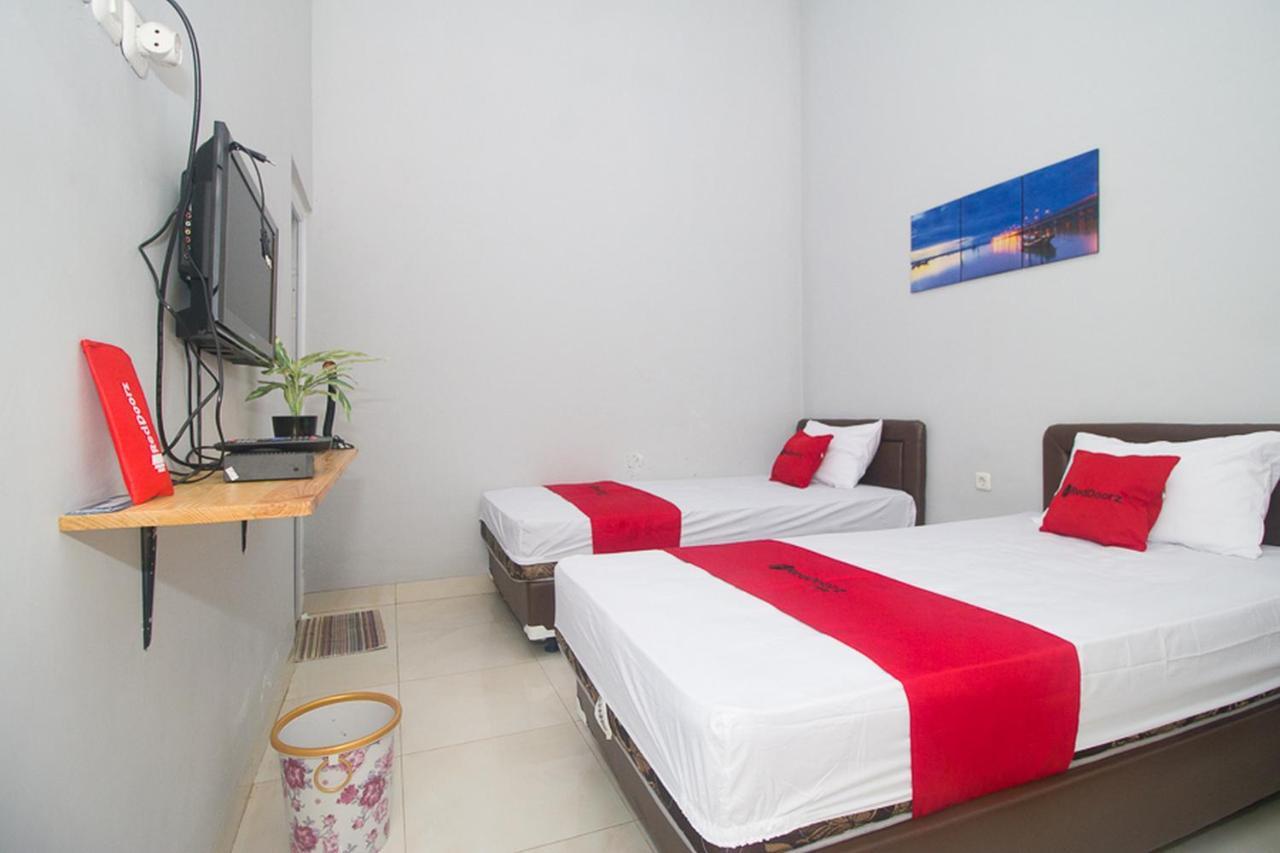 Reddoorz Plus Syariah Near Alun Alun Sampang Sampang  Exterior photo