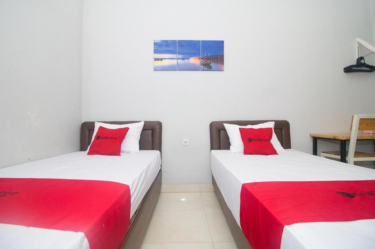 Reddoorz Plus Syariah Near Alun Alun Sampang Sampang  Exterior photo