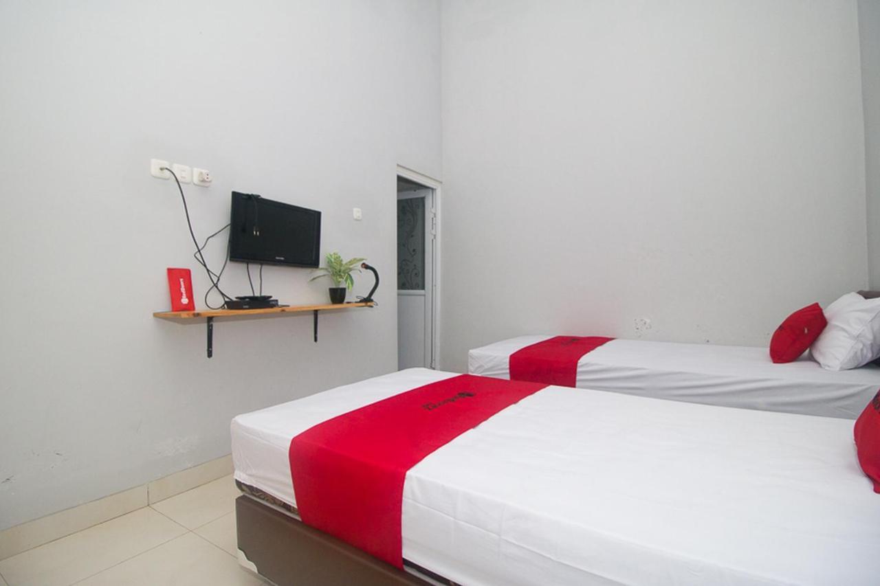 Reddoorz Plus Syariah Near Alun Alun Sampang Sampang  Exterior photo