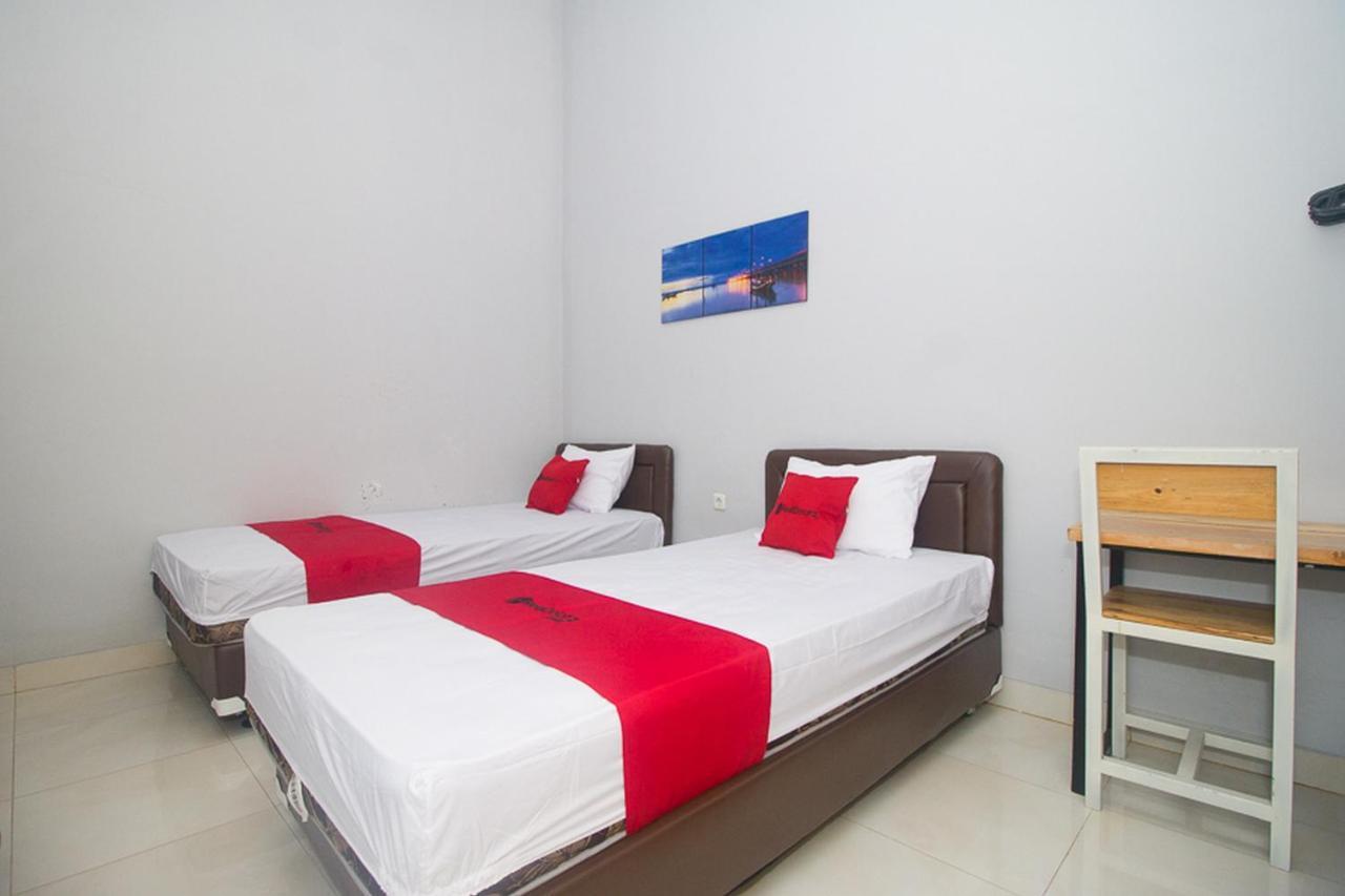 Reddoorz Plus Syariah Near Alun Alun Sampang Sampang  Exterior photo