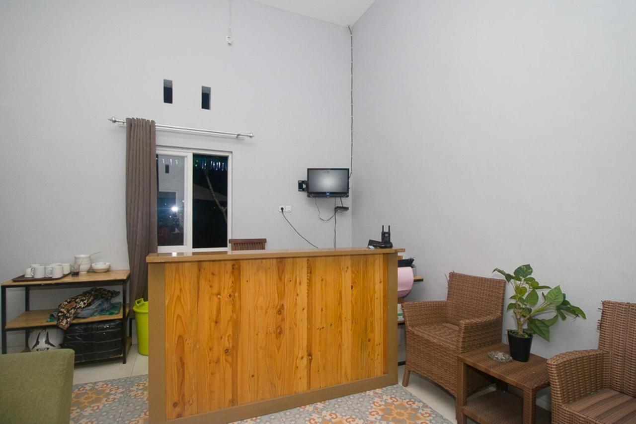 Reddoorz Plus Syariah Near Alun Alun Sampang Sampang  Exterior photo