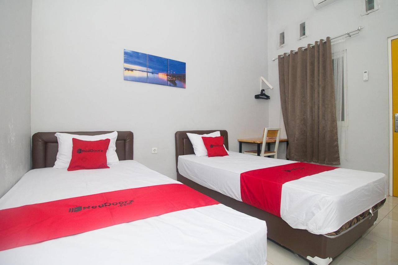 Reddoorz Plus Syariah Near Alun Alun Sampang Sampang  Exterior photo